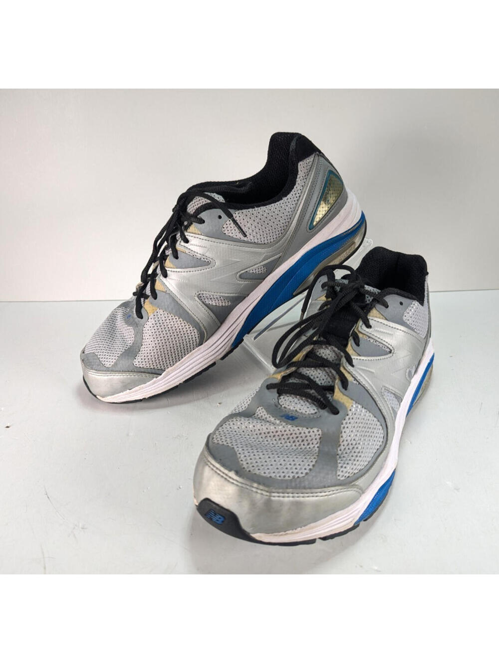 New Balance 1540v2 Silver/Blue Running Shoes Mens 11.5 4E Walking Tennies Casual